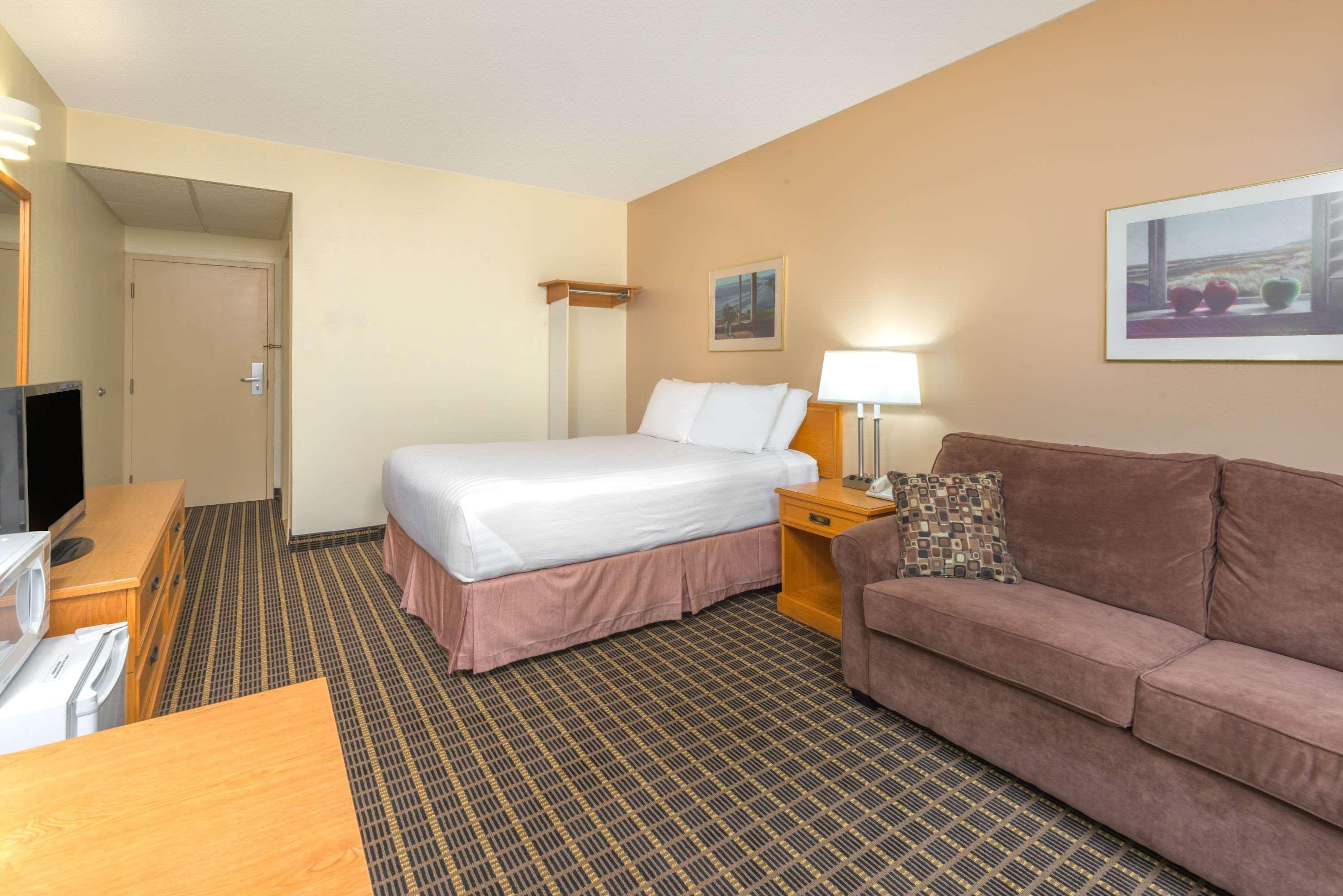 Howard Johnson By Wyndham Hotel