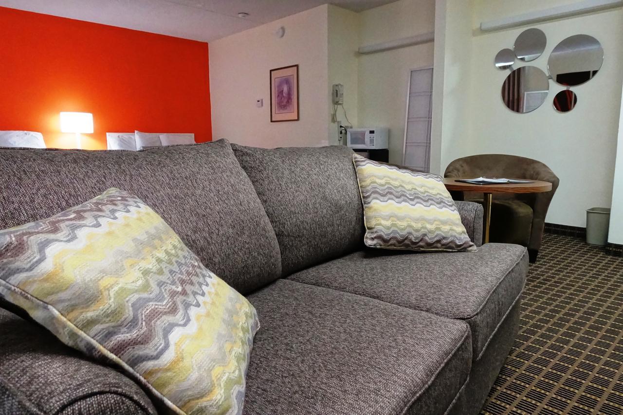Howard Johnson By Wyndham Hotel Tillsonburg